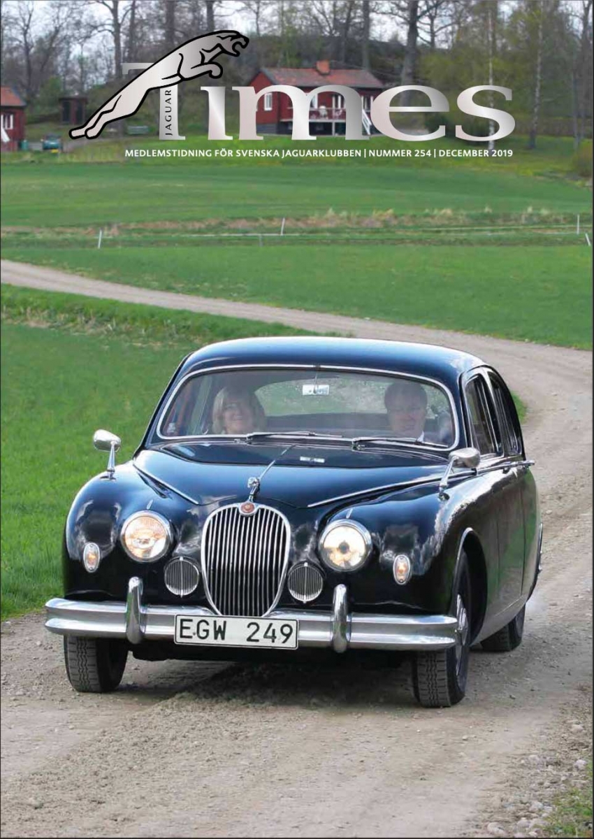 Omslag till Jaguar Times #254 med foto av en Mk II körandes på en smal landsväg